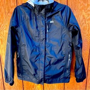 REI Boys size XL (18) hooded Black windbreaker
